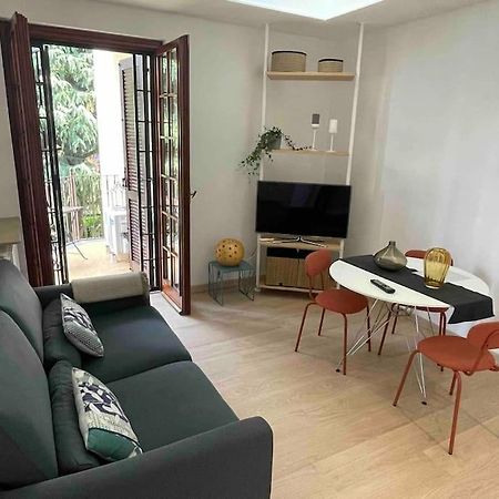 Grazioso Appartamento In Condominio Nel Verde Бучинаско Екстериор снимка