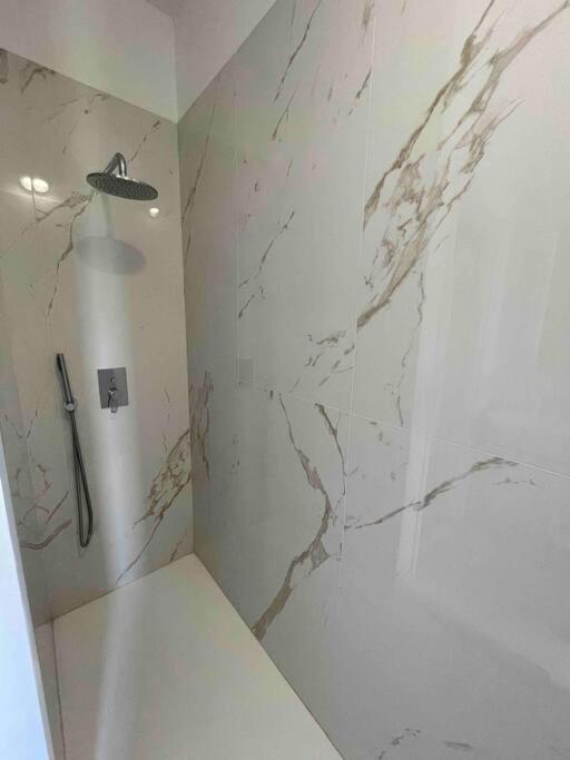 Grazioso Appartamento In Condominio Nel Verde Бучинаско Екстериор снимка