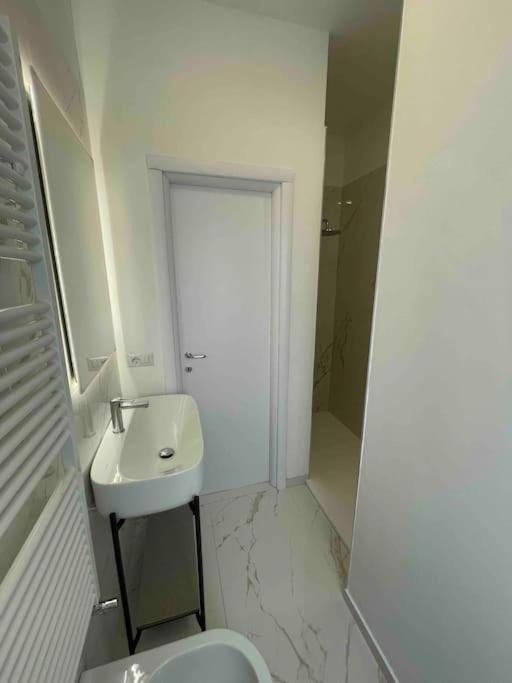 Grazioso Appartamento In Condominio Nel Verde Бучинаско Екстериор снимка